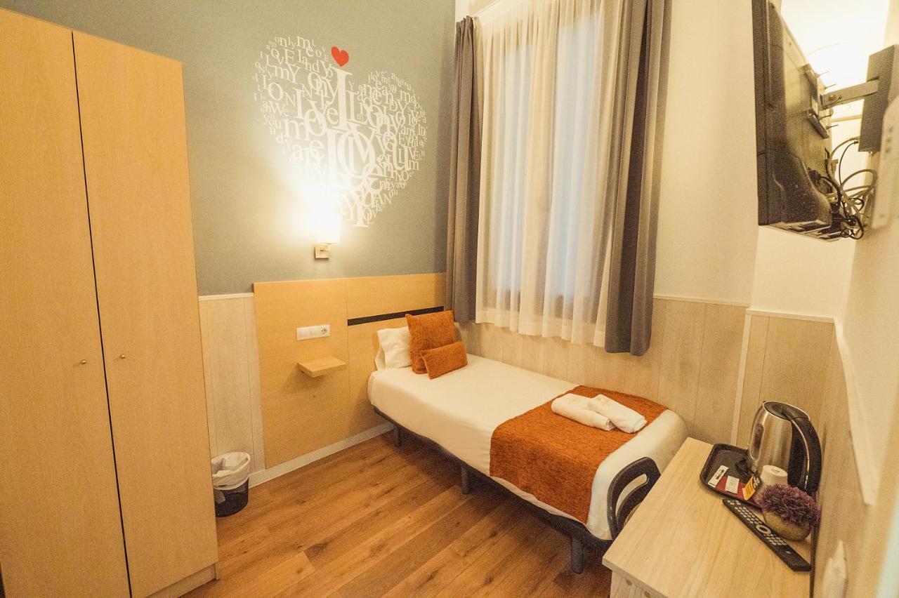 โอสตัล นาตูรา บาร์เซโลนา Hotel ภายนอก รูปภาพ