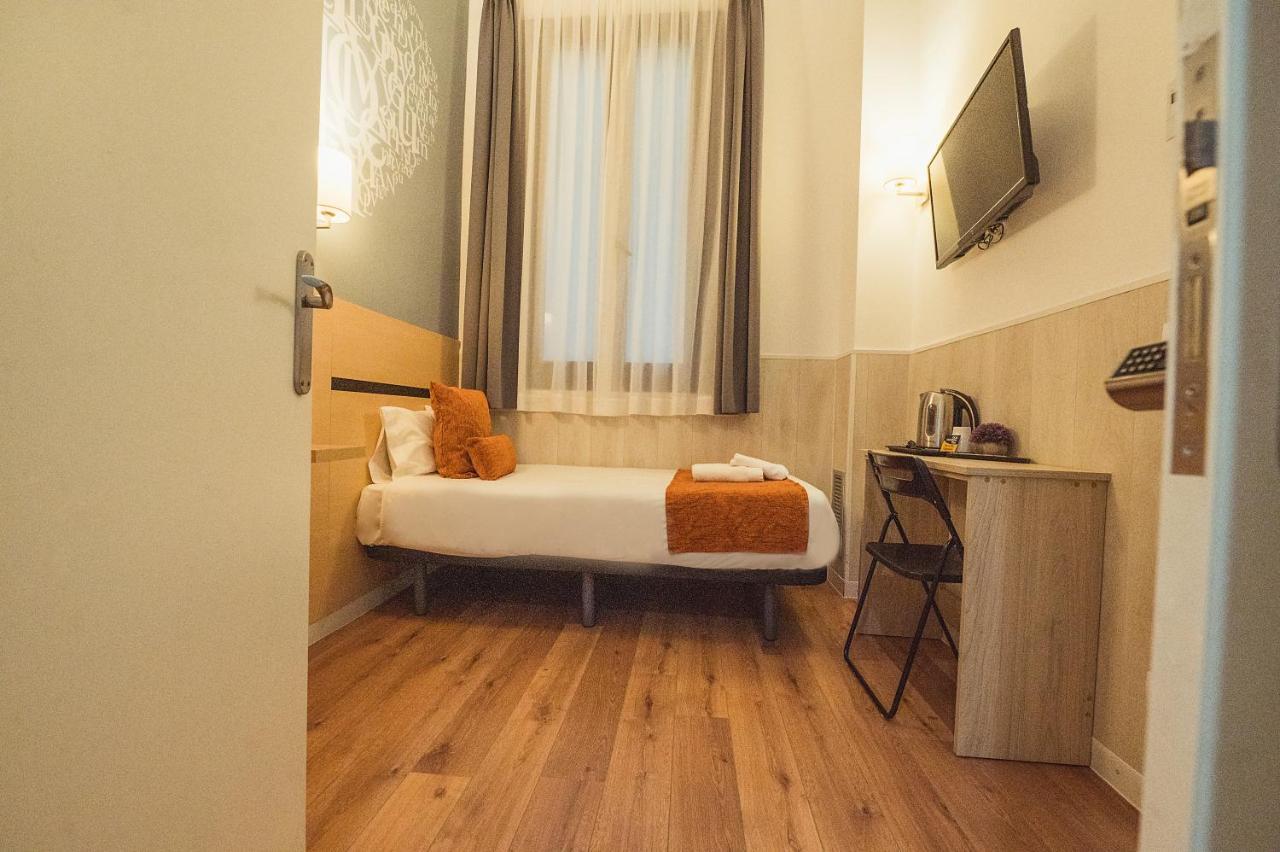 โอสตัล นาตูรา บาร์เซโลนา Hotel ภายนอก รูปภาพ